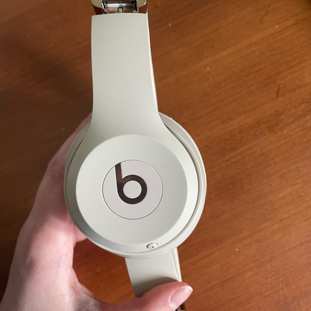 BEATS Solo 3 Wireless Bluetooth Headphones - Satin Gold